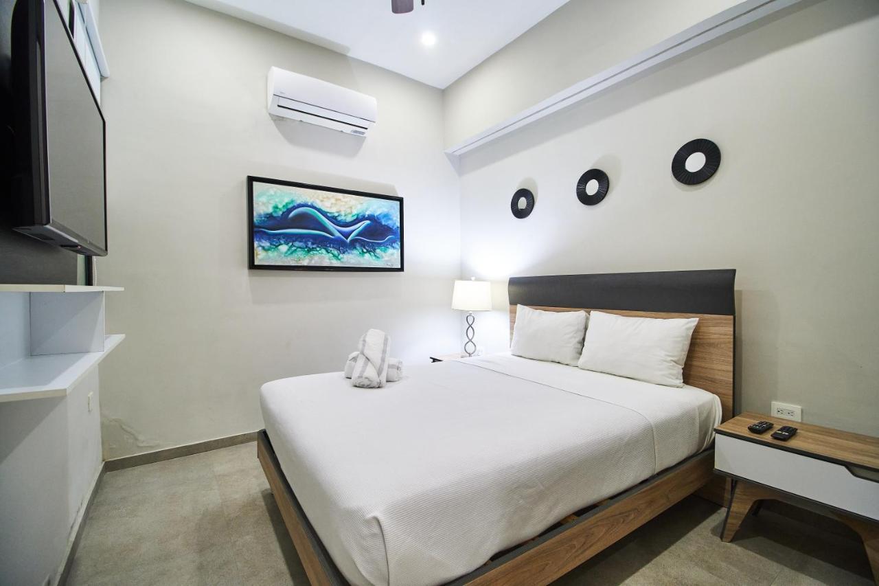 Torre 42 Playa Del Carmen By Lockeyアパートホテル エクステリア 写真