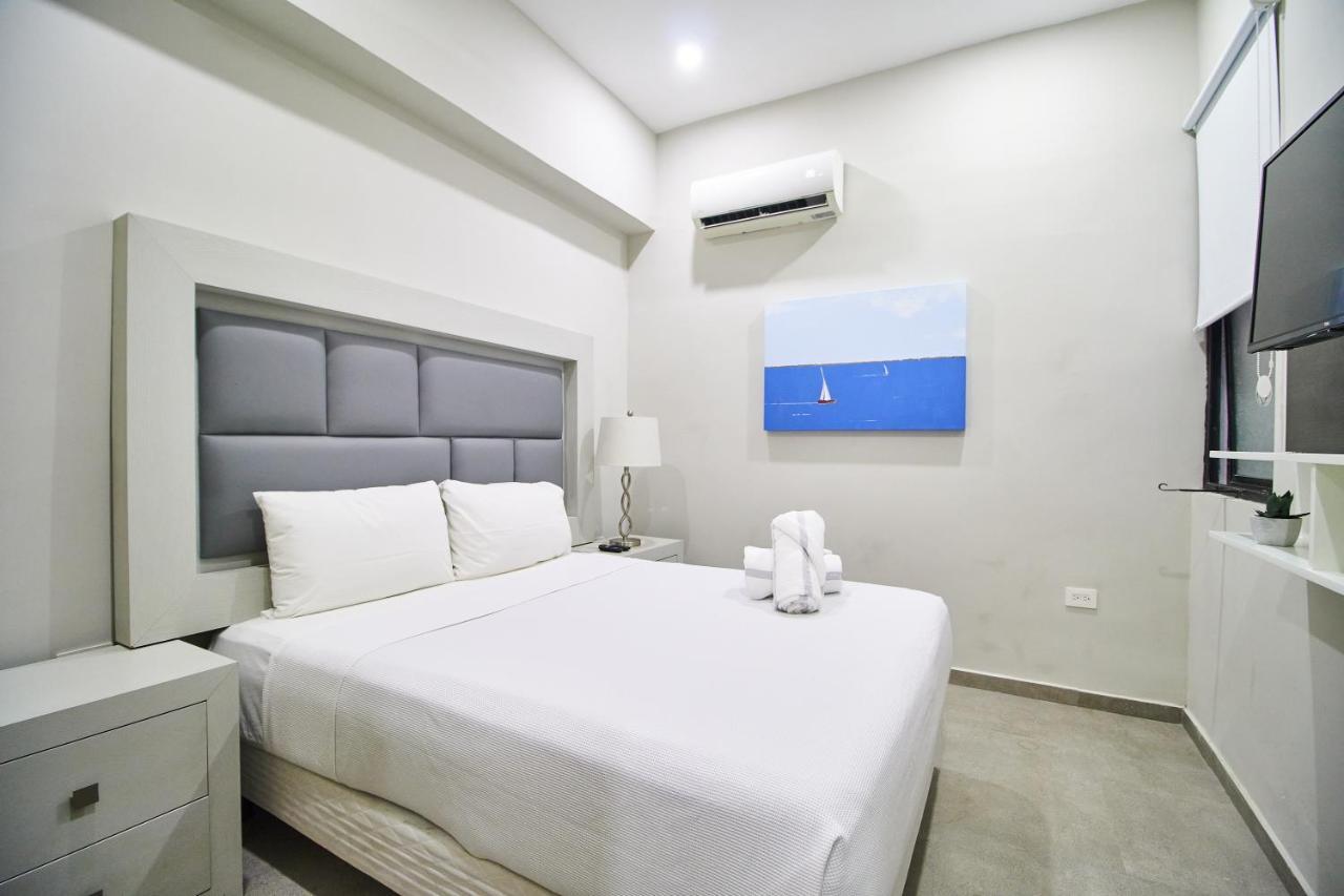 Torre 42 Playa Del Carmen By Lockeyアパートホテル エクステリア 写真