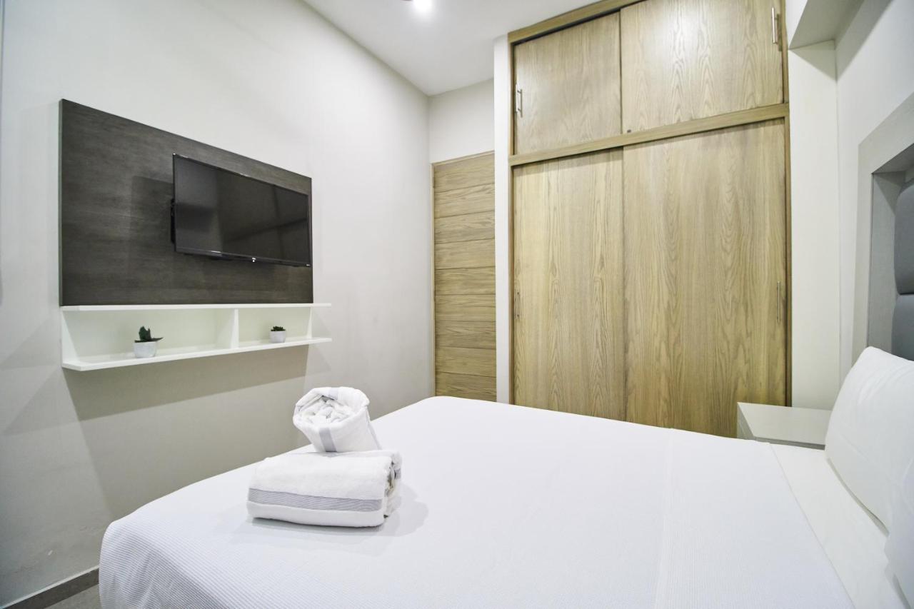 Torre 42 Playa Del Carmen By Lockeyアパートホテル エクステリア 写真