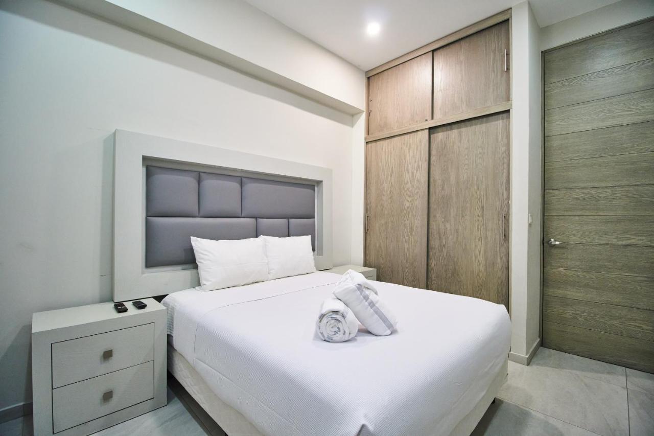 Torre 42 Playa Del Carmen By Lockeyアパートホテル エクステリア 写真