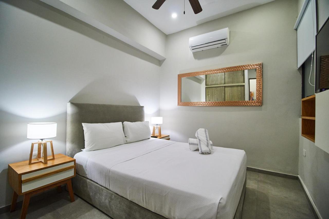 Torre 42 Playa Del Carmen By Lockeyアパートホテル エクステリア 写真
